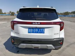 2023 Kia Seltos 1.5L IVT Luxury, белый — фото 3