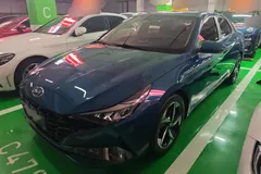 2023 Hyundai Elantra 1.5L CVT LUX Premium, синий — фото 1