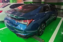 2023 Hyundai Elantra 1.5L CVT LUX Premium, синий — фото 9