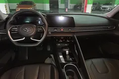 2023 Hyundai Elantra 1.5L CVT LUX Premium, синий — фото 14