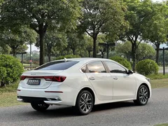 2021 Kia Cerato 1.5L CVT Fashion, белый — фото 9
