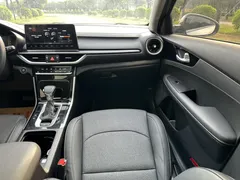 2021 Kia Cerato 1.5L CVT Fashion, белый — фото 15