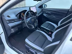 2022 Toyota Yaris L Zhixuan 1.5L CVT Luxury Plus, белый — фото 7
