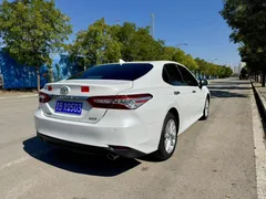 2021 Toyota Camry 2.0G Luxury, белый — фото 3