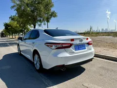 2021 Toyota Camry 2.0G Luxury, белый — фото 5