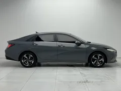 2022 Hyundai Elantra 1.5L CVT LUX Premium — фото 8