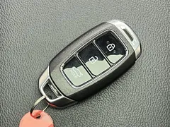2022 Hyundai Elantra 1.5L CVT LUX Premium — фото 18