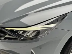 2022 Hyundai Elantra 1.5L CVT LUX Premium — фото 19