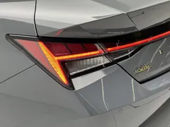 2022 Hyundai Elantra 1.5L CVT LUX Premium — фото 20