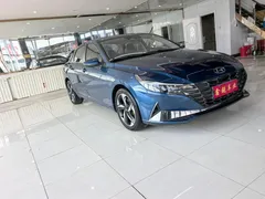 2023 Hyundai Elantra 1.5L CVT LUX Premium, синий — фото 3