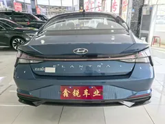2023 Hyundai Elantra 1.5L CVT LUX Premium, синий — фото 5