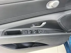 2023 Hyundai Elantra 1.5L CVT LUX Premium, синий — фото 8