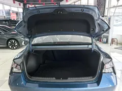 2023 Hyundai Elantra 1.5L CVT LUX Premium, синий — фото 19