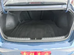 2023 Hyundai Elantra 1.5L CVT LUX Premium, синий — фото 20