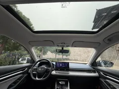 2022 Geely Emgrand 4th Gen 1.5L CVT Luxury — фото 10