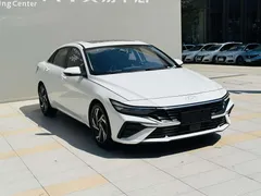2023 Hyundai Elantra 1.5L CVT LUX Premium, белый — фото 3