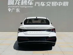 2023 Hyundai Elantra 1.5L CVT LUX Premium, белый — фото 5