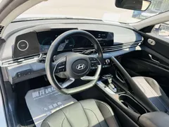 2023 Hyundai Elantra 1.5L CVT LUX Premium, белый — фото 9