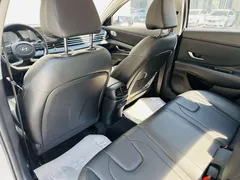 2023 Hyundai Elantra 1.5L CVT LUX Premium, белый — фото 10
