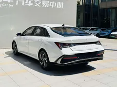 2023 Hyundai Elantra 1.5L CVT LUX Premium, белый — фото 16