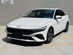 2023 Hyundai Elantra 1.5L CVT LUX Premium, белый — фото 18