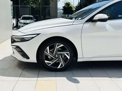 2023 Hyundai Elantra 1.5L CVT LUX Premium, белый — фото 21