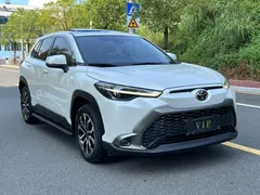 2022 Toyota Frontlander 2.0L CVT Luxury, белый — фото 3