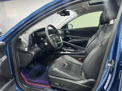 2022 Hyundai Elantra 1.5L CVT LUX Premium, синий — фото 9