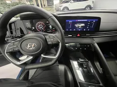 2022 Hyundai Elantra 1.5L CVT LUX Premium, синий — фото 16
