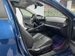 2022 Hyundai Elantra 1.5L CVT LUX Premium, синий — фото 23