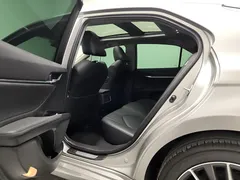 2021 Toyota Camry 2.5G Luxury — фото 13
