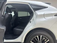 2022 Toyota Venza 2.0L CVT 2WD Premium, белый — фото 13