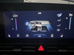 2023 Hyundai Elantra 1.5L CVT LUX Premium, белый — фото 12