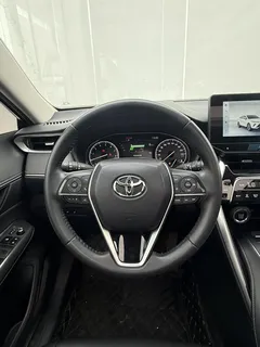 2023 Toyota Venza 2.0L CVT 2WD Luxury, белый — фото 9