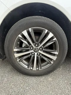 2023 Toyota Venza 2.0L CVT 2WD Luxury, белый — фото 11