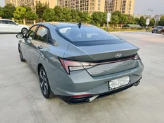 2021 Hyundai Elantra 1.5L CVT LUX Premium — фото 5