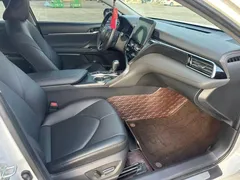 2021 Toyota Camry 2.5G Luxury, белый — фото 2