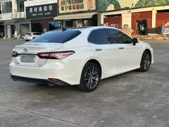 2021 Toyota Camry 2.5G Luxury, белый — фото 6