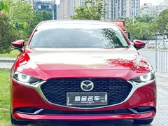2022 Mazda Mazda3 2.0L AT, красный — фото 2