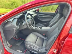 2022 Mazda Mazda3 2.0L AT, красный — фото 4