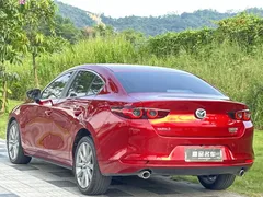 2022 Mazda Mazda3 2.0L AT, красный — фото 15