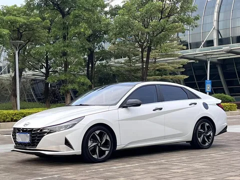 2022 Hyundai Elantra 1.5L CVT LUX Premium