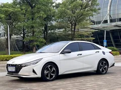 2022 Hyundai Elantra 1.5L CVT LUX Premium, белый — фото 1
