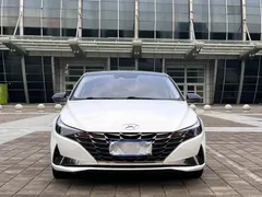 2022 Hyundai Elantra 1.5L CVT LUX Premium, белый — фото 2