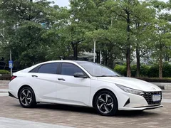 2022 Hyundai Elantra 1.5L CVT LUX Premium, белый — фото 3