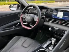 2022 Hyundai Elantra 1.5L CVT LUX Premium, белый — фото 5