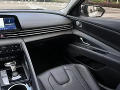 2022 Hyundai Elantra 1.5L CVT LUX Premium, белый — фото 8