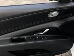 2022 Hyundai Elantra 1.5L CVT LUX Premium, белый — фото 9