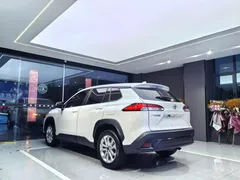 2023 Toyota Frontlander 2.0L CVT Leading, белый — фото 9