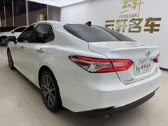 2021 Toyota Camry 2.5G Luxury, белый — фото 3